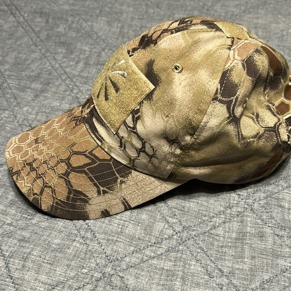 Camouflage Patterned Men's Hat - Picture 2 of 4
